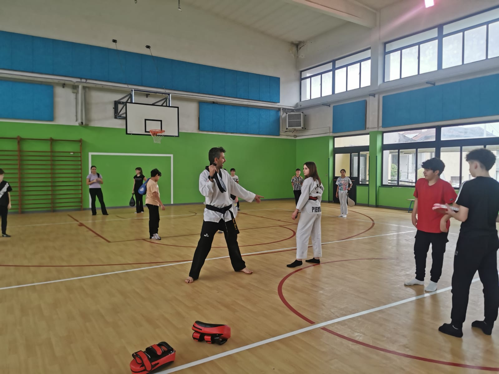 Apprendimento delle tecniche base di taekwondo