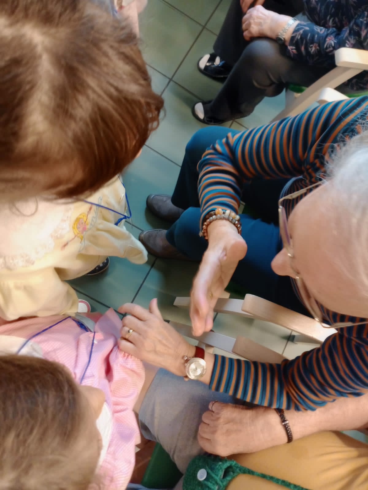 I nonni della Gherusia e i bimbi (3)