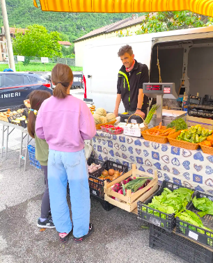 Gli alunni al mercato (3)